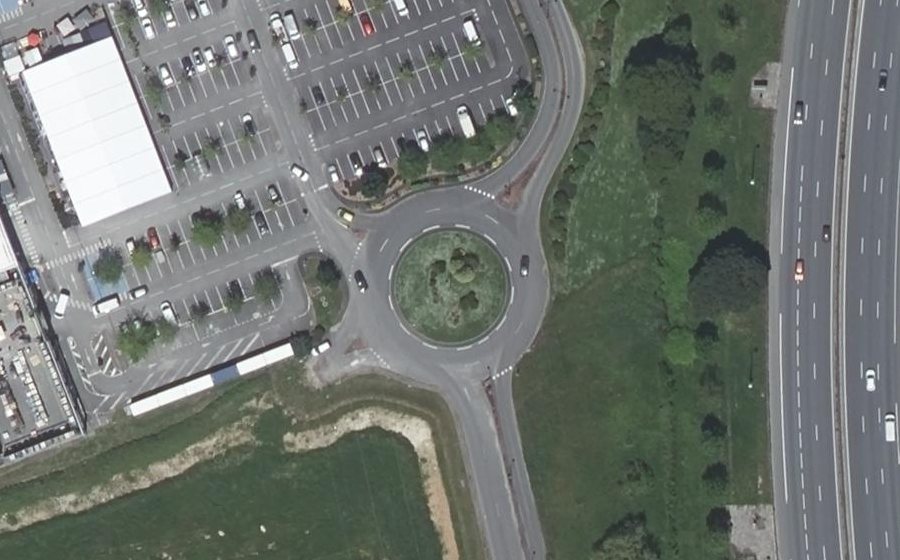Vue aérienne du Rond-point anonyme n°56202597