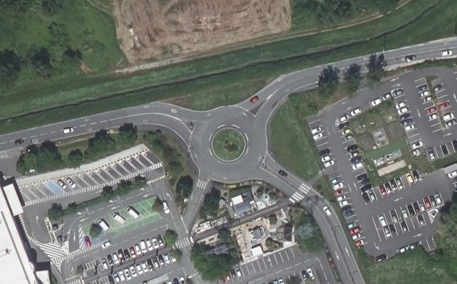 Vue aérienne du Rond-point anonyme n°56202781
