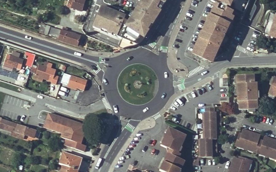 Vue aérienne du Rond-point anonyme n°562081007