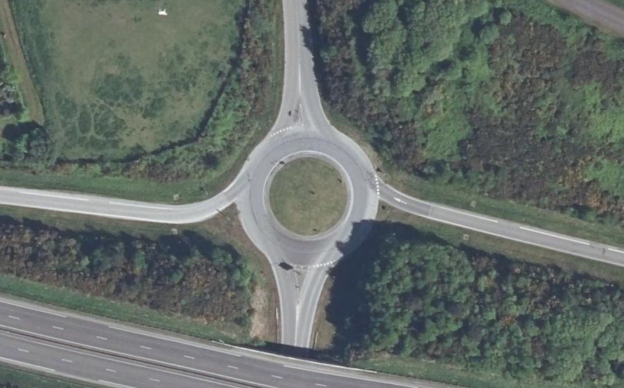 Vue aérienne du Rond-point anonyme n°56208536