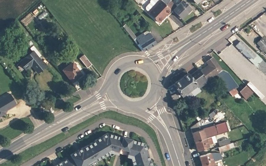 Vue aérienne du Rond-point anonyme n°56212520