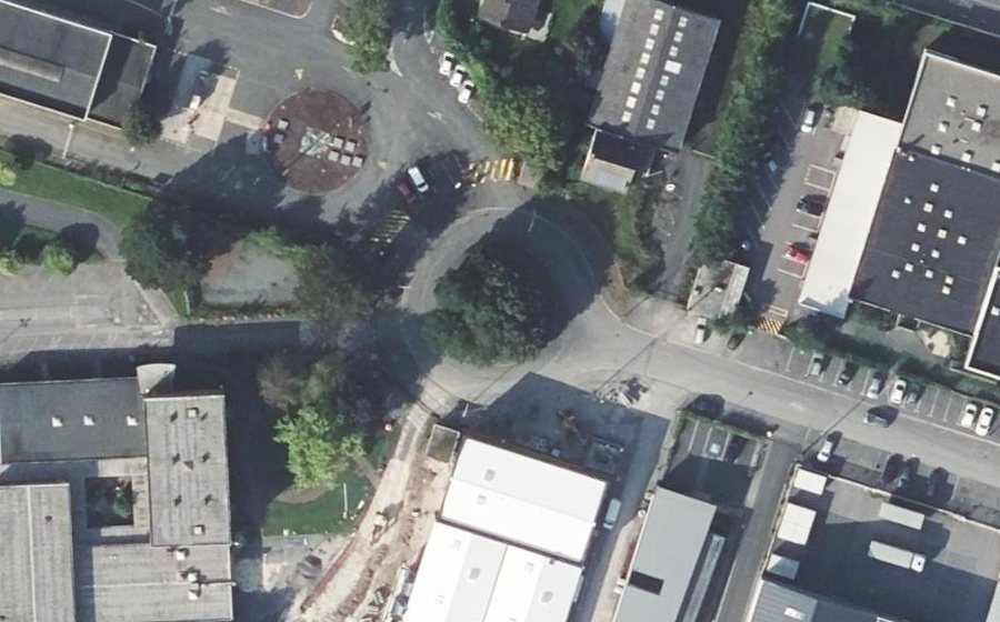 Vue aérienne du Rond-point anonyme n°56214370