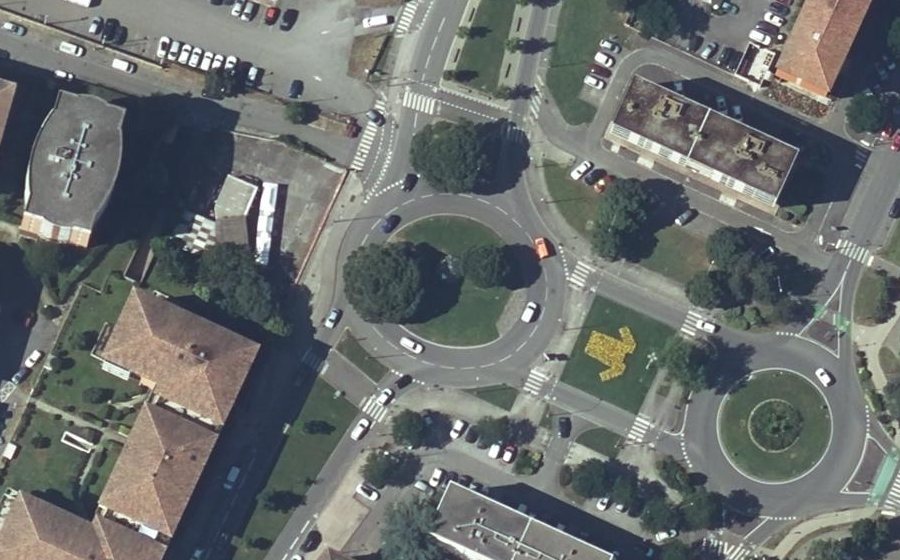 Vue aérienne du Rond-point anonyme n°562281044