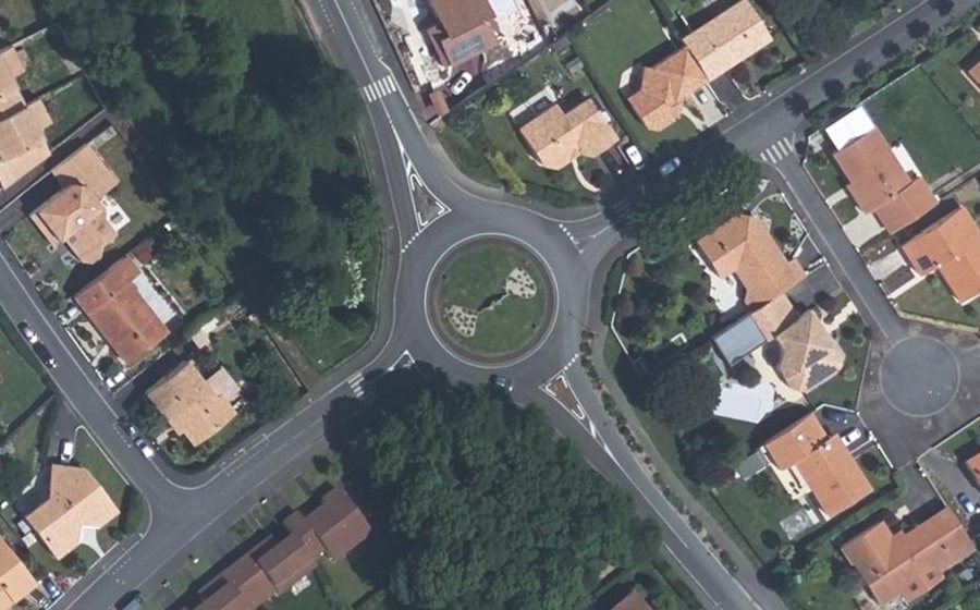Vue aérienne du Rond-point anonyme n°56239746
