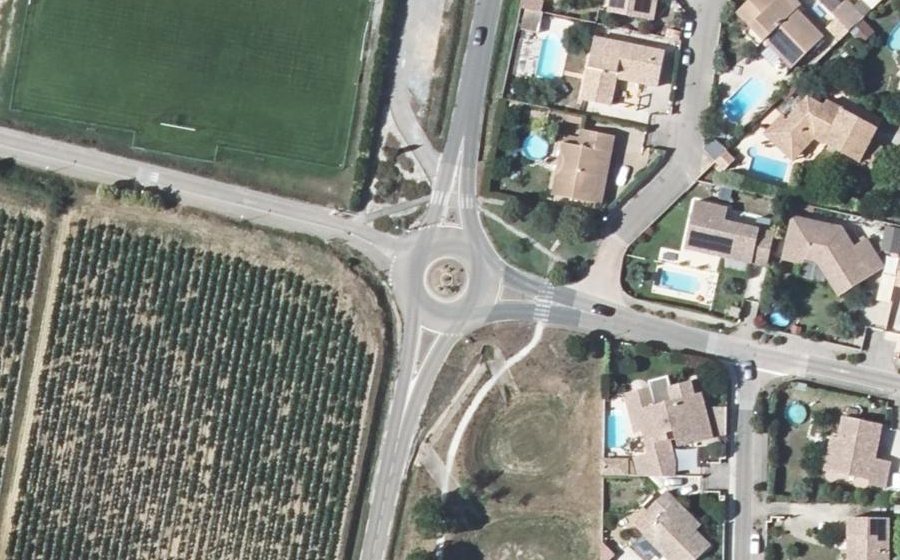 Vue aérienne du Rond-point anonyme n°56248029