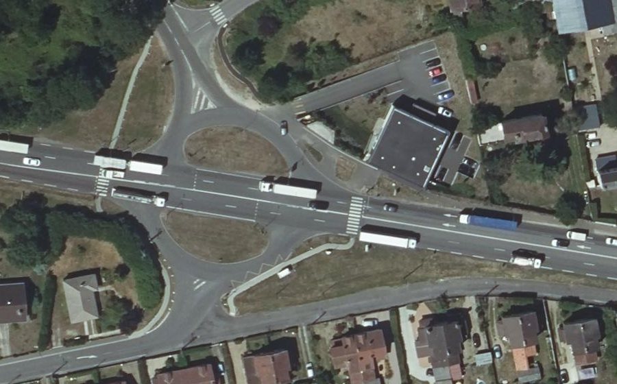 Vue aérienne du Rond-point anonyme n°562609903