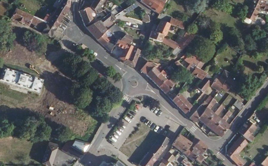 Vue aérienne du Rond-point anonyme n°56291094
