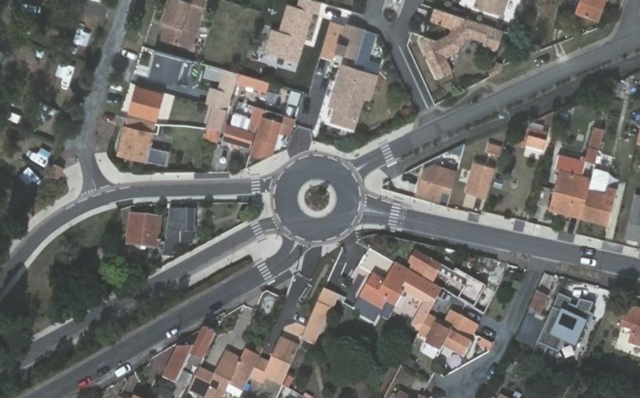 Vue aérienne du Rond-point anonyme n°56300653