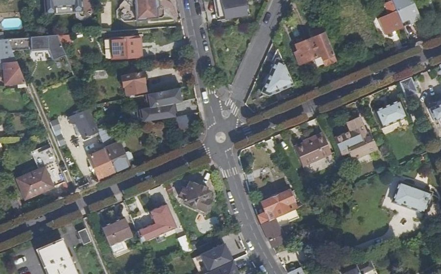 Vue aérienne du Rond-point anonyme n°56315054