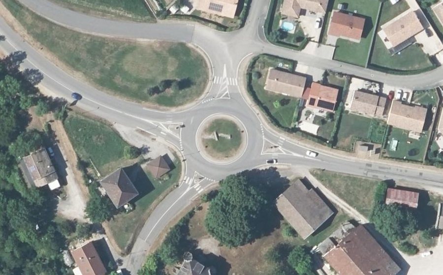 Vue aérienne du Rond-point anonyme n°56316621