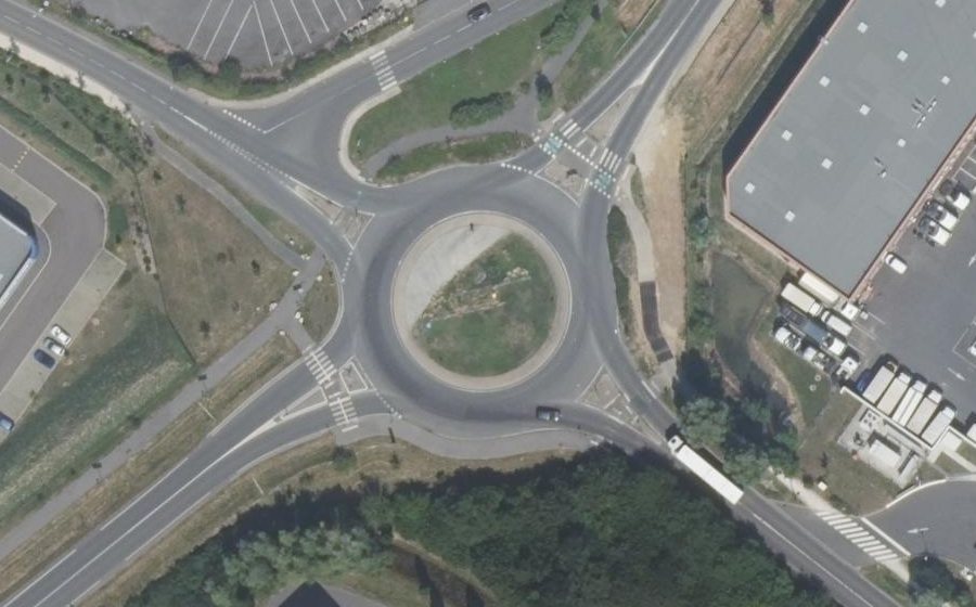 Vue aérienne du Rond-point anonyme n°56320034