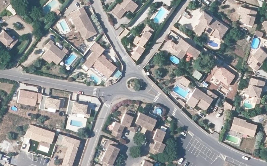 Vue aérienne du Rond-point anonyme n°56320721