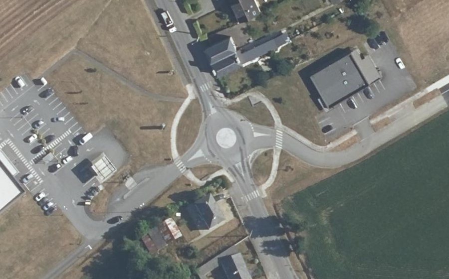 Vue aérienne du Rond-point anonyme n°563719437