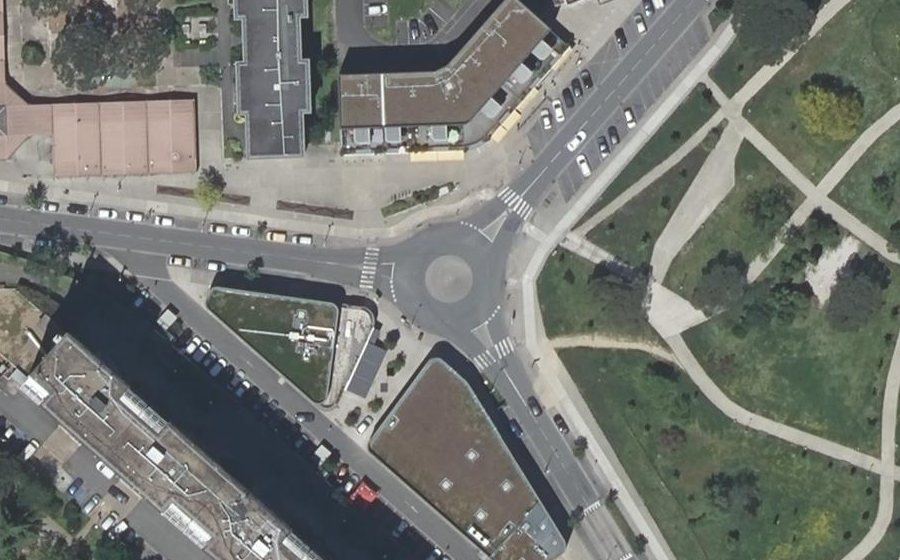 Vue aérienne du Rond-point anonyme n°563733179