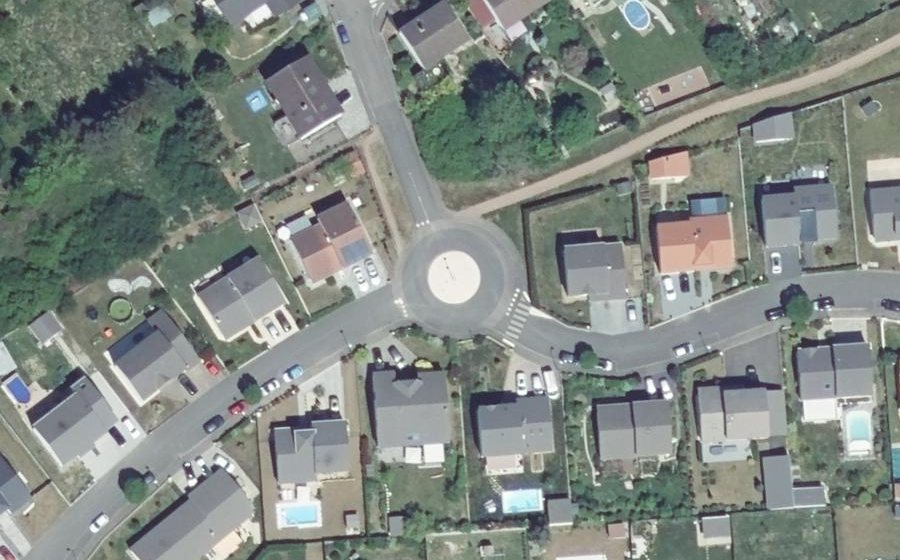 Vue aérienne du Rond-point anonyme n°563850374