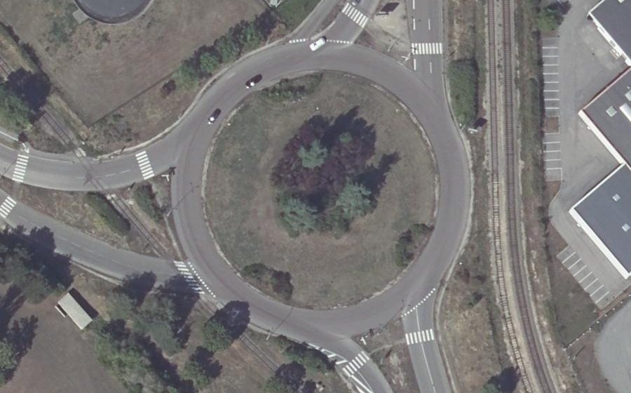 Vue aérienne du Rond-point anonyme n°563873016