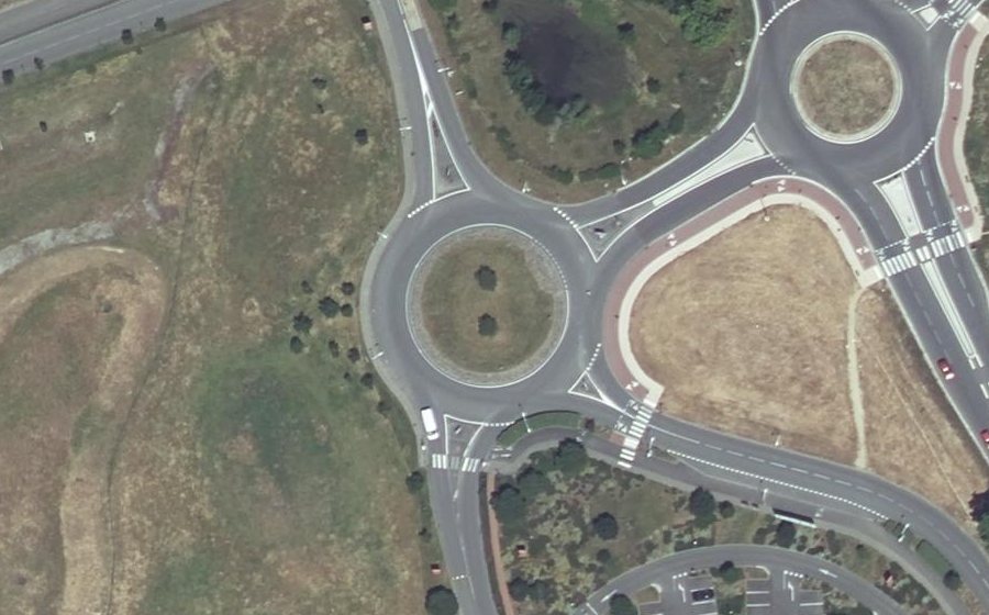 Vue aérienne du Rond-point anonyme n°563917435