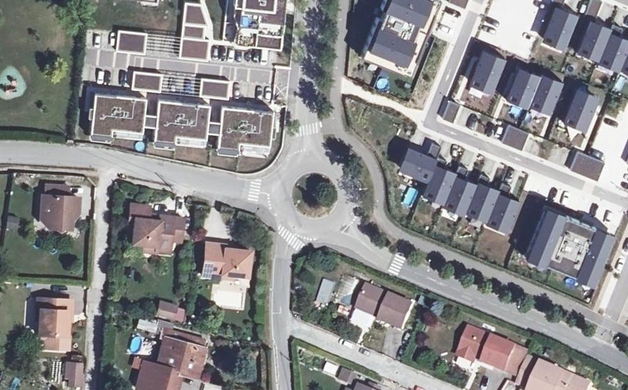 Vue aérienne du Rond-point anonyme n°56399363