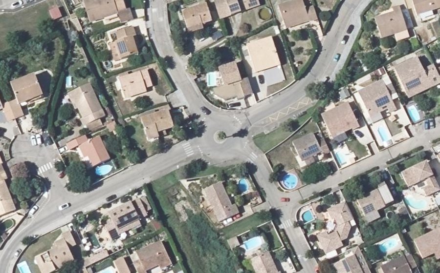 Vue aérienne du Rond-point anonyme n°564040787