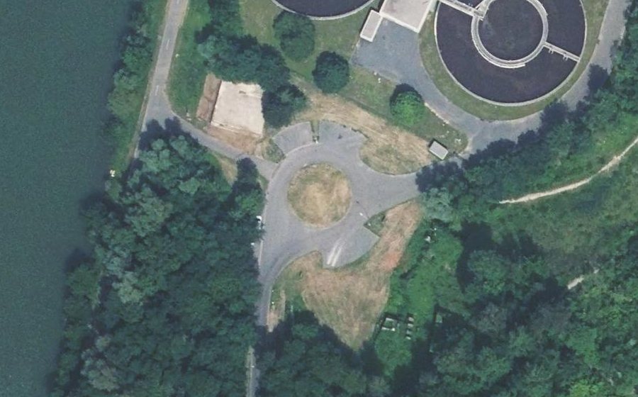 Vue aérienne du Rond-point anonyme n°564078714