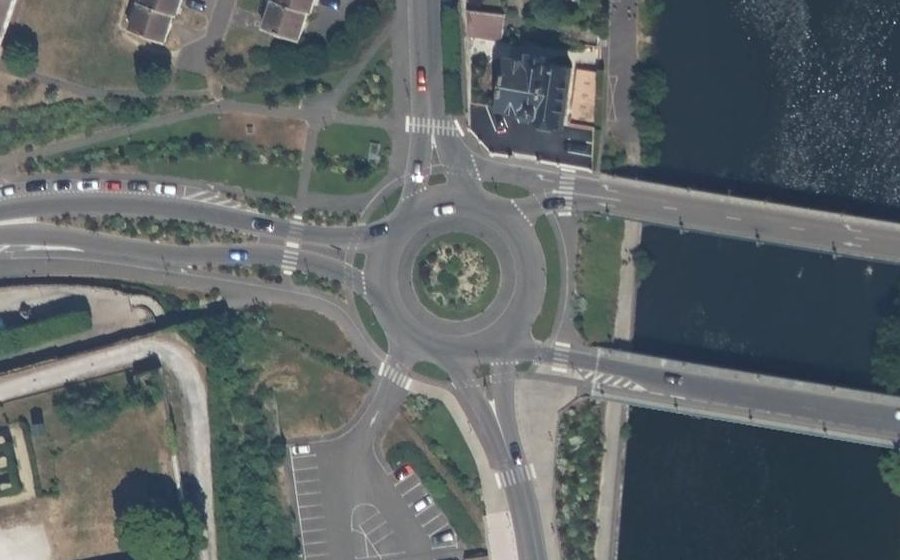 Vue aérienne du Rond-point anonyme n°56419237