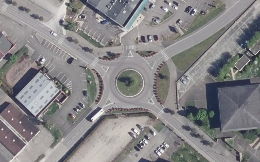 Vue aérienne du Rond-point anonyme n°564248636