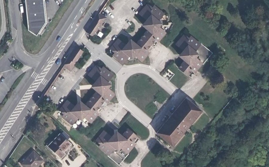 Vue aérienne du Rond-point anonyme n°564595632