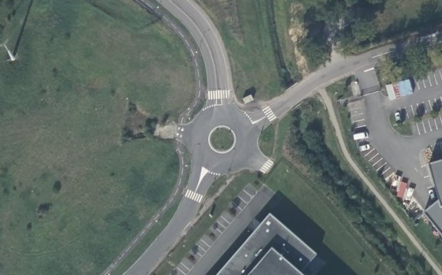 Vue aérienne du Rond-point anonyme n°56468962