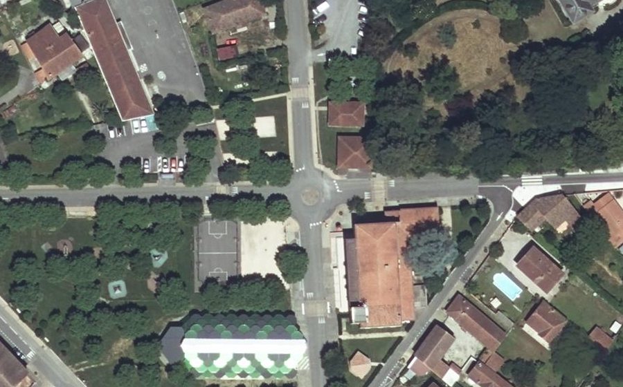 Vue aérienne du Rond-point anonyme n°56471933