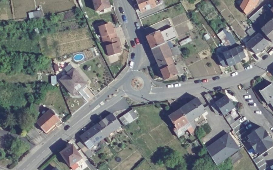 Vue aérienne du Rond-point anonyme n°564823863