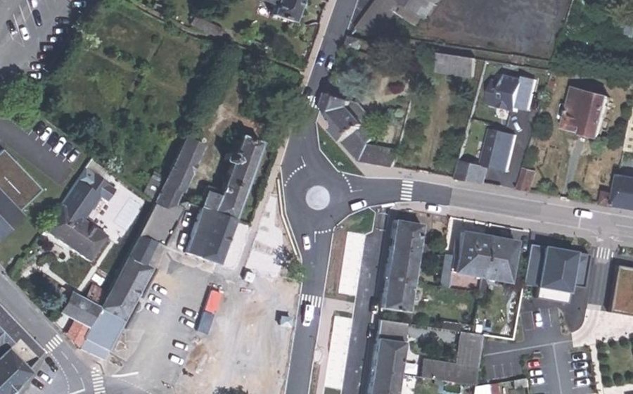 Vue aérienne du Rond-point anonyme n°565414337