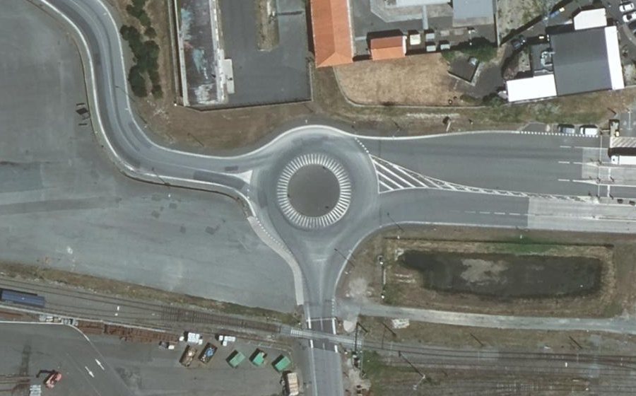 Vue aérienne du Rond-point anonyme n°565455814