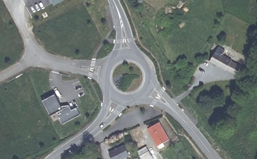 Vue aérienne du Rond-point anonyme n°565722534