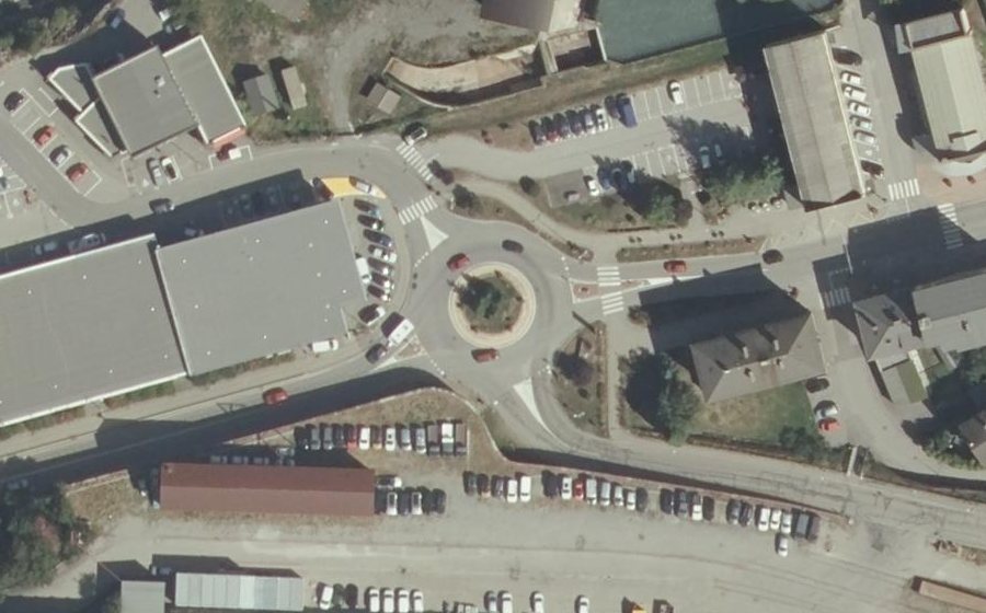 Vue aérienne du Rond-point anonyme n°566221665