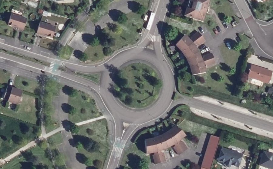 Vue aérienne du Rond-point anonyme n°56672838