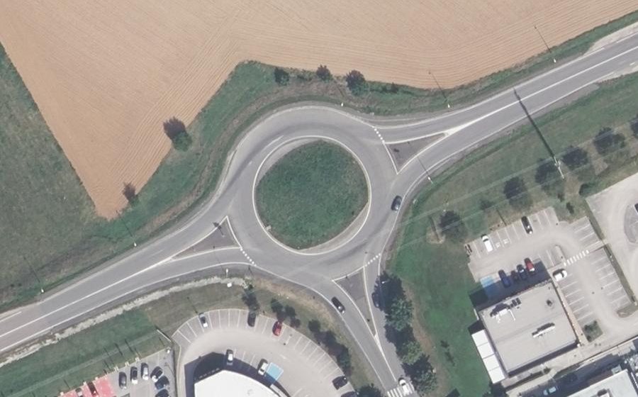 Vue aérienne du Rond-point anonyme n°56676698