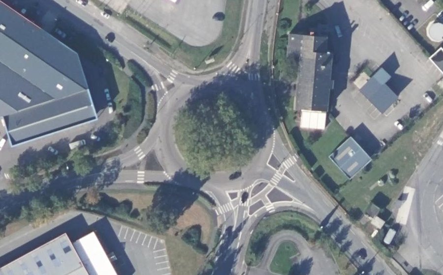 Vue aérienne du Rond-point anonyme n°56684145