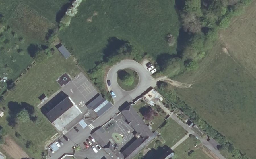 Vue aérienne du Rond-point anonyme n°567180163