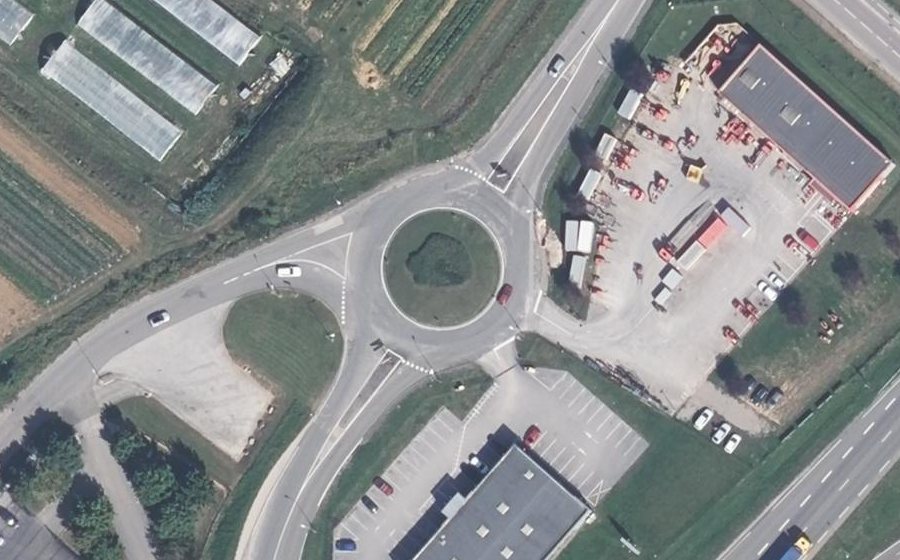 Vue aérienne du Rond-point anonyme n°56725450
