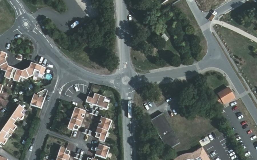 Vue aérienne du Rond-point anonyme n°567322430