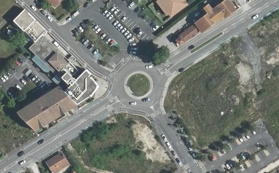 Vue aérienne du Rond-point anonyme n°567507154