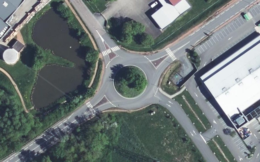 Vue aérienne du Rond-point anonyme n°56751999