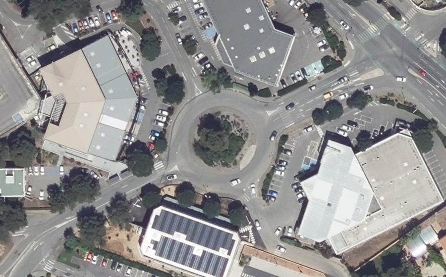 Vue aérienne du Rond-point anonyme n°56753534