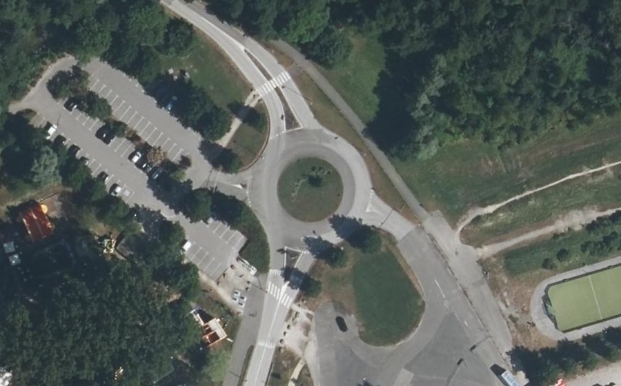 Vue aérienne du Rond-point anonyme n°56755884