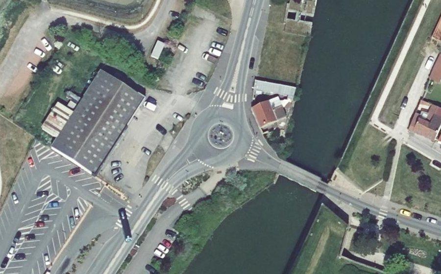 Vue aérienne du Rond-point anonyme n°567591671