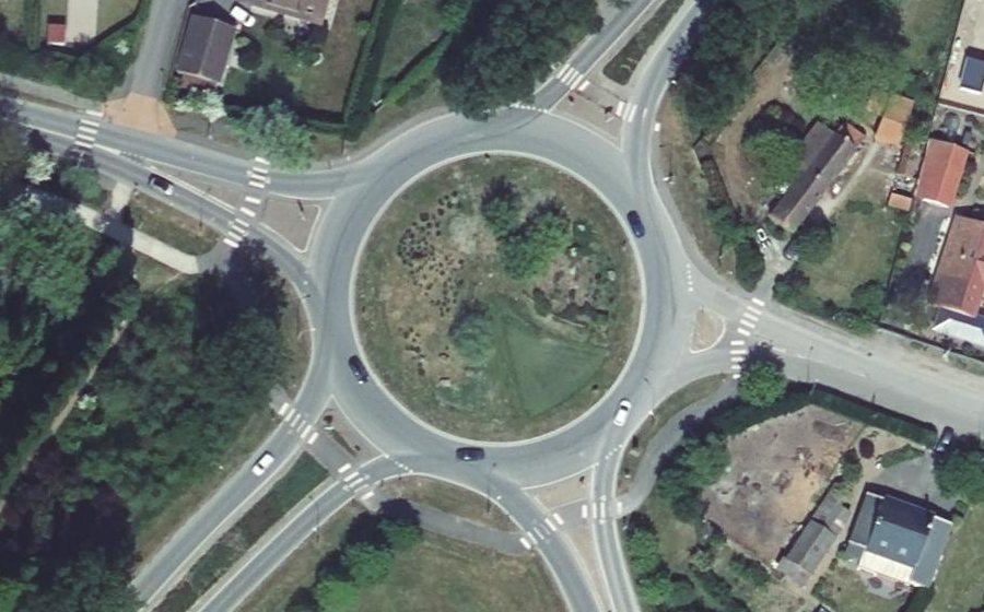 Vue aérienne du Rond-point anonyme n°567600658