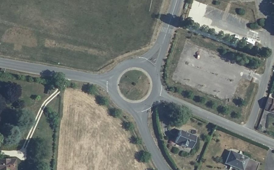 Vue aérienne du Rond-point anonyme n°56760896