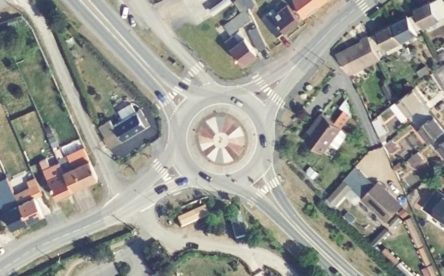 Vue aérienne du Rond-point anonyme n°567909515