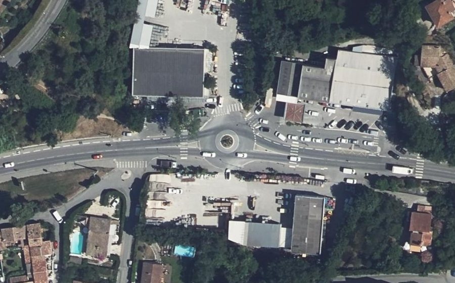 Vue aérienne du Rond-point anonyme n°567956170