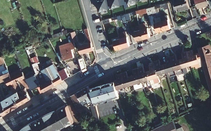 Vue aérienne du Rond-point anonyme n°568373574